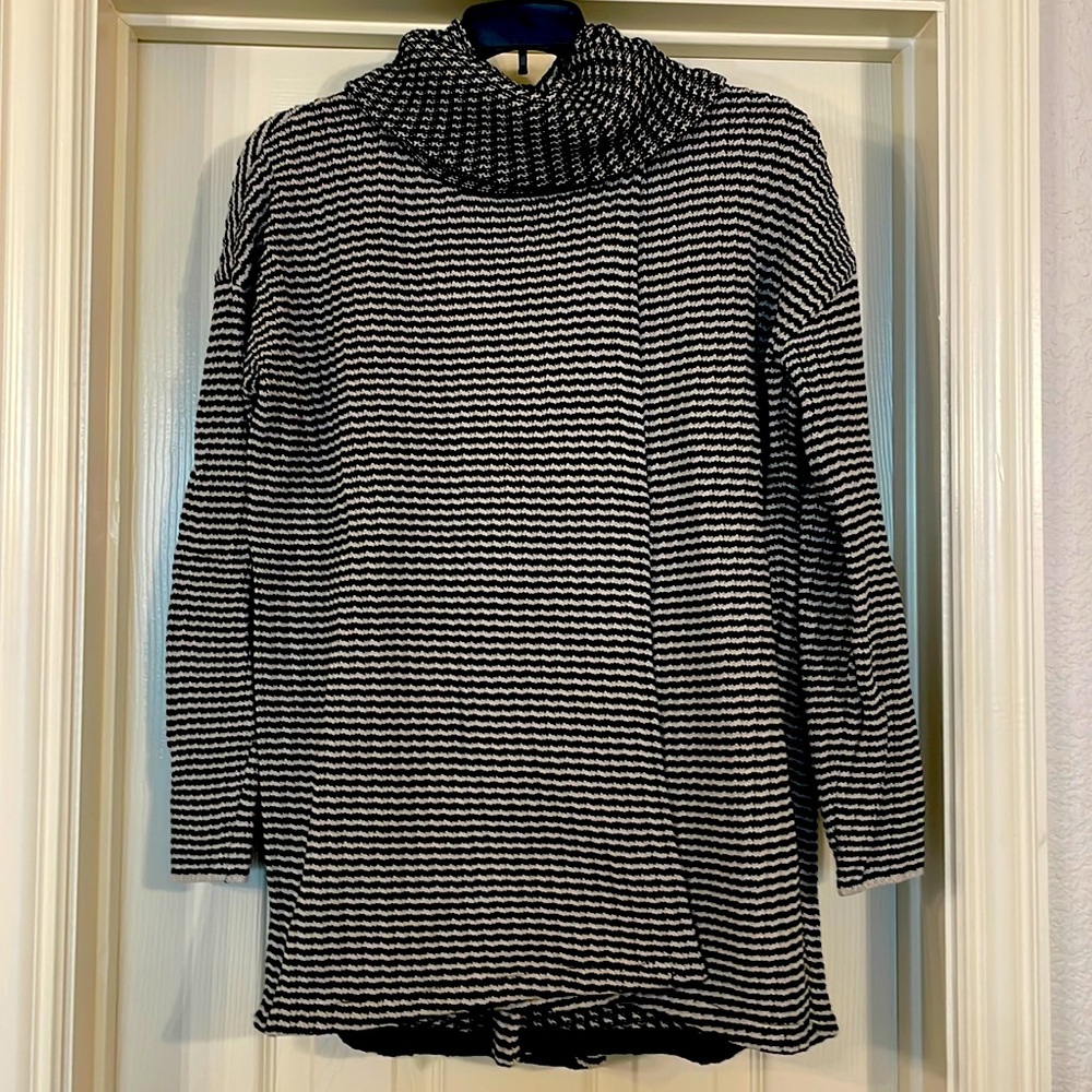 NWOT Cabi black/white cowl neck swing fit sweater - sz Small (but fits Large)
